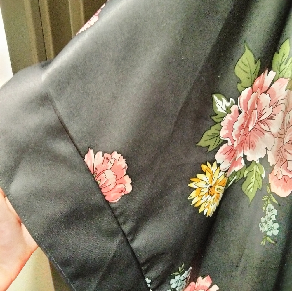 Torrid Satin Floral Kimono - Picture 4 of 10
